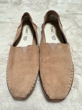 Tom’s tan suede loafers